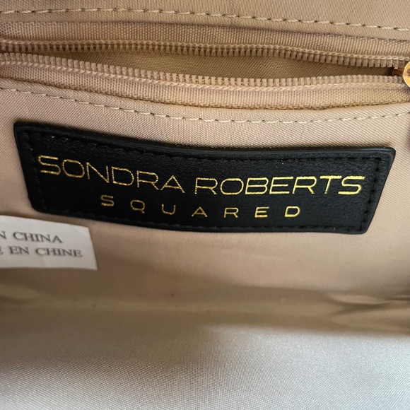 SR Squared White Crossbody Clutch Purse Wristlet - Picture 5 of 7